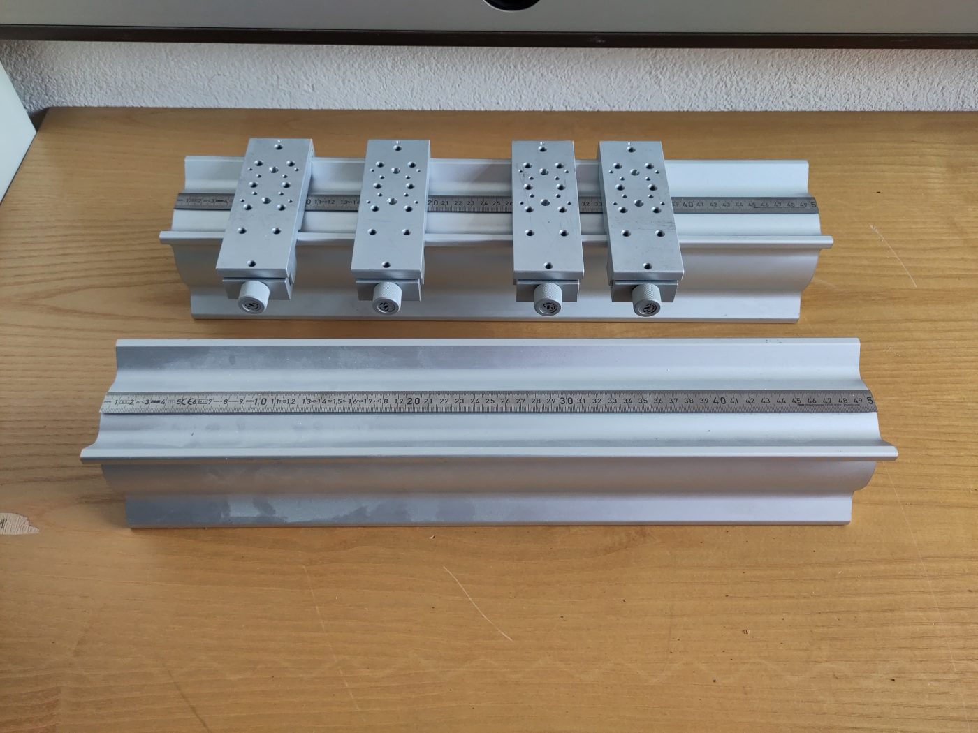 Newport X95 structural optical rails with carriages